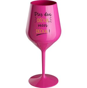 PŘES DEN DĚCKA, VEČER DECKA! - růžová nerozbitná sklenice na víno 470 ml